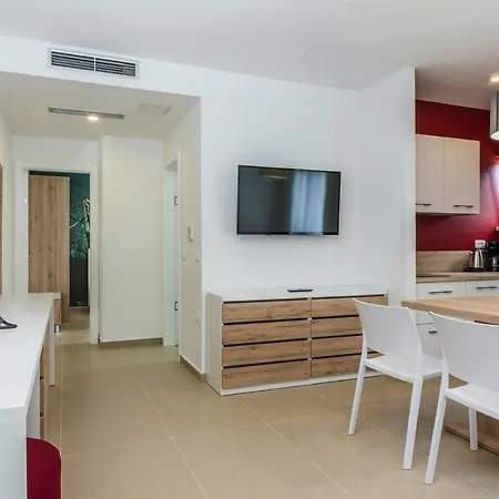 Vila 4m Miletici Cdn021019 Cyg *